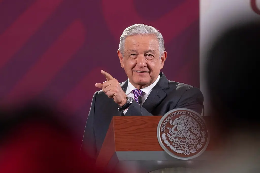 Imagen  AMLO presenta declaración patrimonial y revela que ya cobra la pensión de adultos mayores