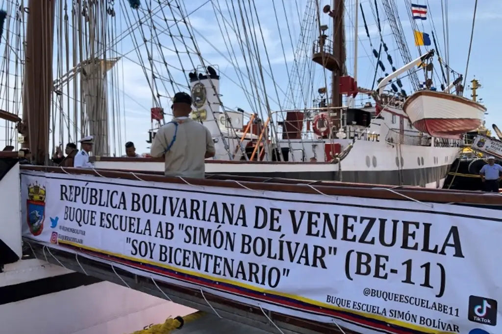 Imagen En Veracruz ya está abierto al público el buque 'Simón Bolívar' de Venezuela