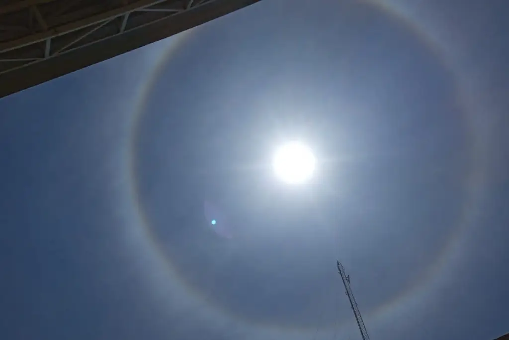 Imagen Captan brillante halo solar al sur de Veracruz
