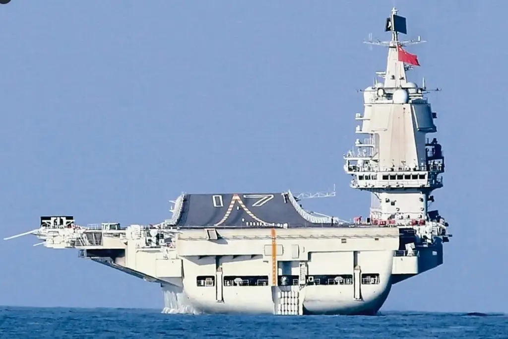Imagen China envía flota naval liderada por un portaaviones al Estrecho de Taiwán