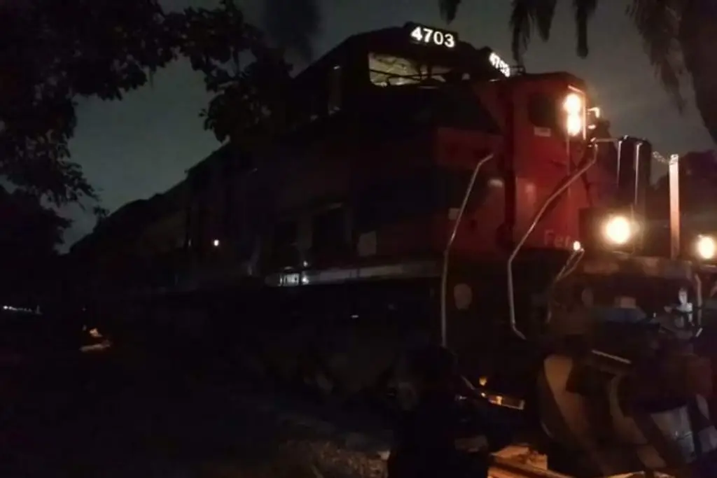 Imagen Muere atropellado tras intentar ganarle el tren en Cardel, Veracruz 