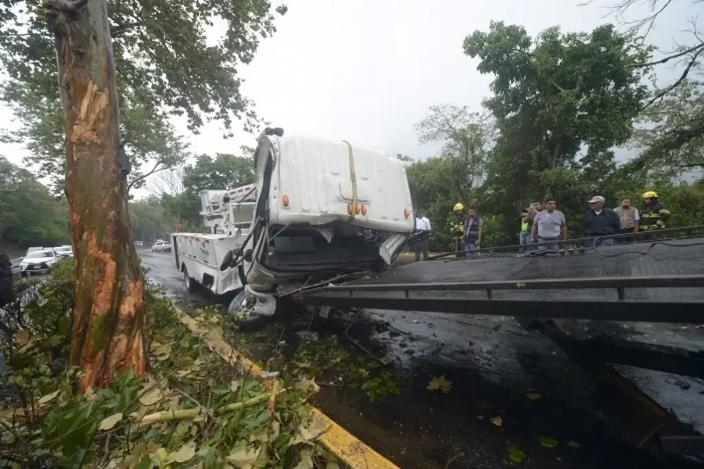 Imagen Confirman muerte de 2 empleados de ayuntamiento de Xalapa por accidente