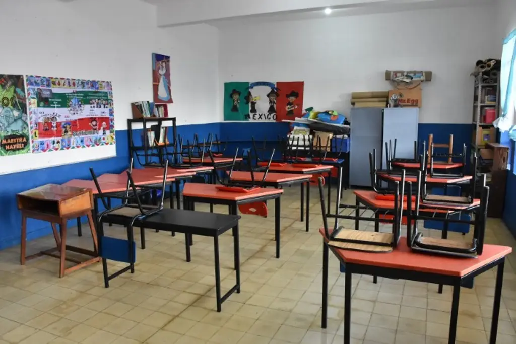 Imagen Restablecen luz en primaria Manuel Doblado de Veracruz 