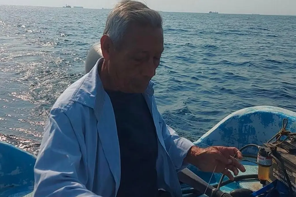 Imagen Roberto tiene 70 años de pescador en Veracruz; será reconocido 