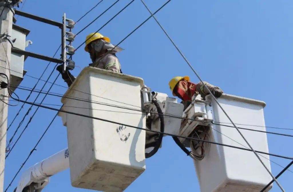Imagen Cortarán la luz en Veracruz porque CFE dará mantenimiento de redes eléctricas
