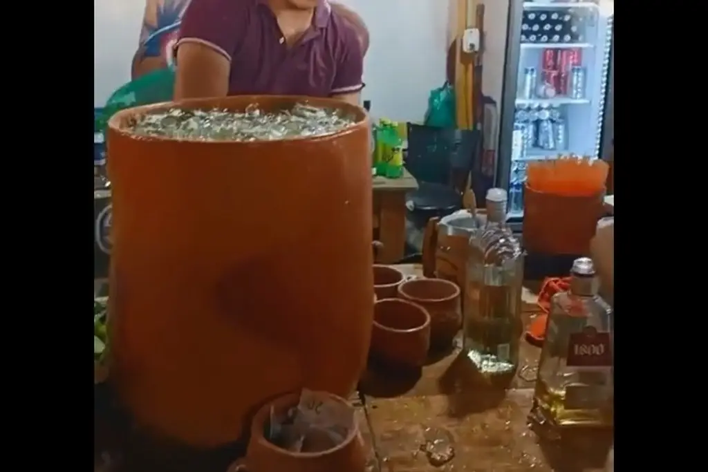 Imagen Antes del primer trago, explota cantarito gigante de tequila (+Video)