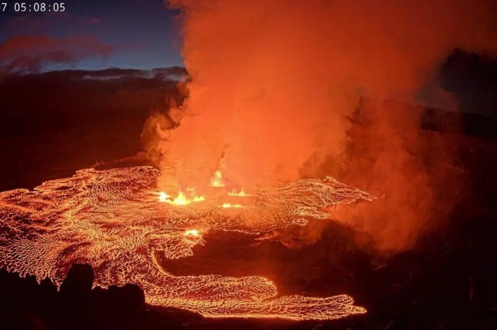 Imagen Kilauea en Hawaii vuelve a entrar en erupción; elevan a rojo nivel de alerta (+Video)