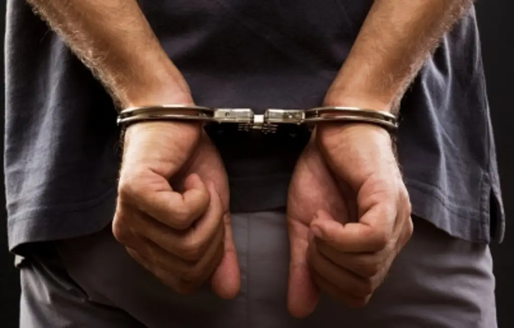 Imagen Sujeto abusa de su amigo tras quedarse dormido en la fiesta 