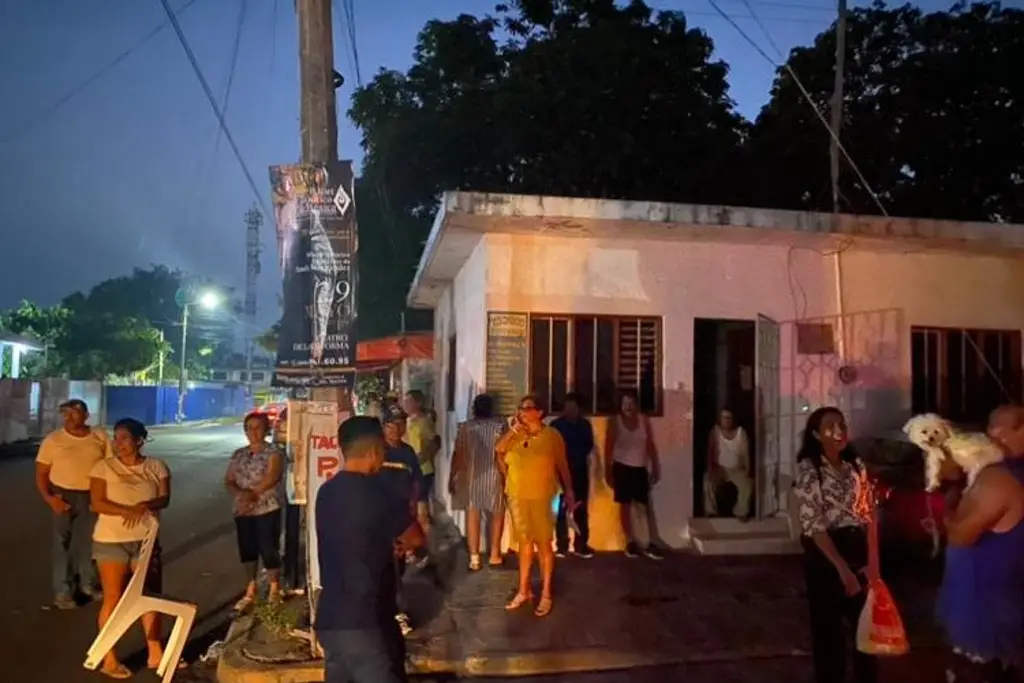 Imagen Vecinos de colonia Manuel Nieto reportan 3 días sin luz, exigen solución a CFE 