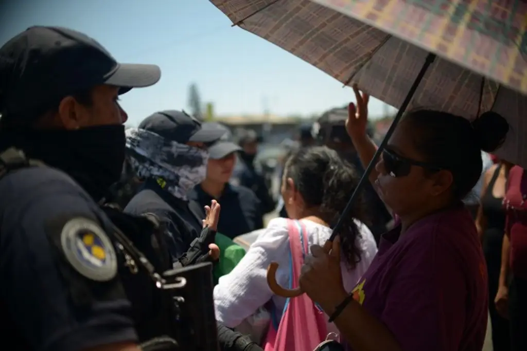Imagen Desalojan a manifestantes que cerraron calles en Banderilla, Veracruz