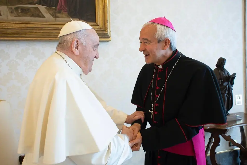Imagen Arzobispo de Xalapa visita al convaleciente Papa Francisco en el Vaticano
