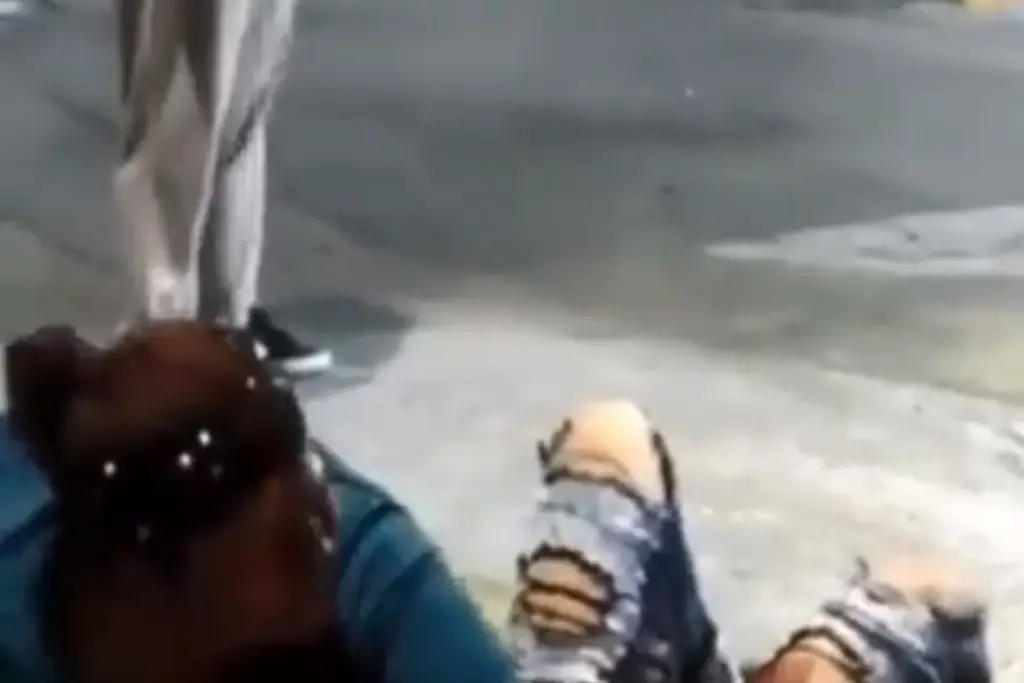 Imagen 'No te dejo': Madre llora por su hijo delincuente tras ser baleado (+Video)