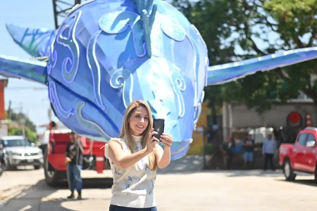 Imagen Nombran 'Bamba' a ballena monumental del Carnaval de Veracruz