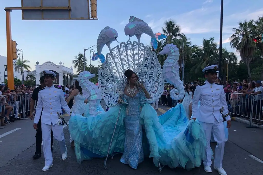 Imagen Reina del Carnaval de Veracruz, llega cuando acaba desfile previo a Coronación