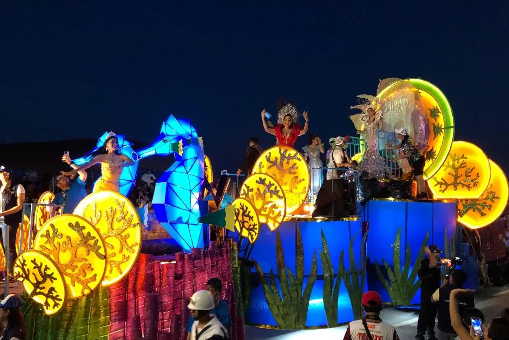 Imagen Arranca primer desfile de Carnaval de Veracruz