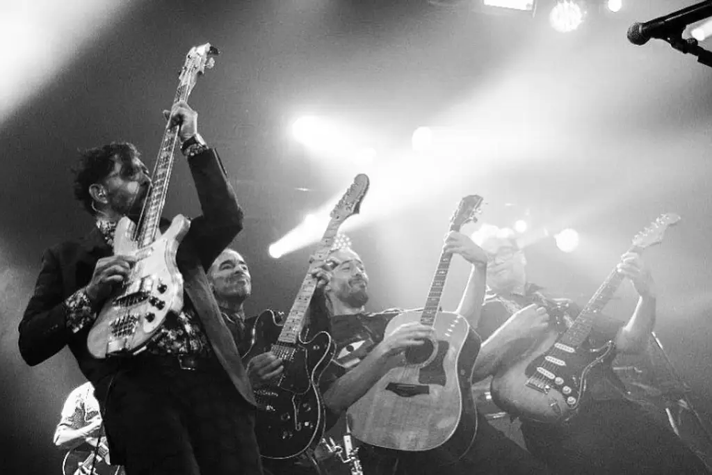 Imagen Café Tacvba ya subió al escenario de la Macroplaza de Veracruz (+Fotos)