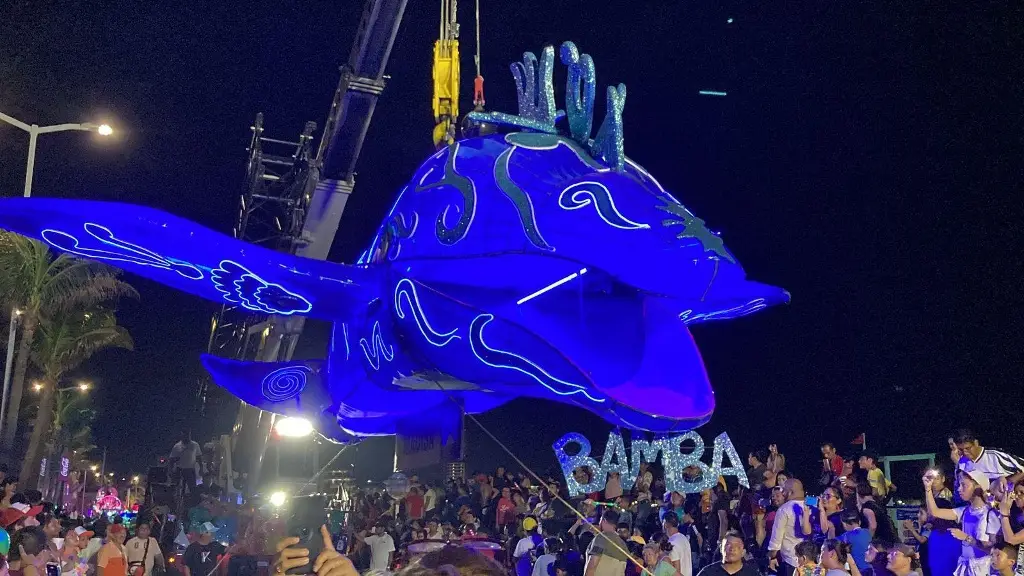 Imagen Figuras monumentales y la caminata de alcaldes, así fue el segundo desfile del Carnaval de Veracruz