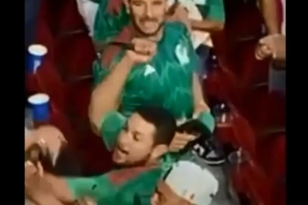 Imagen Apuñalan a aficionado durante campal en estadio del México vs Qatar (+Video)