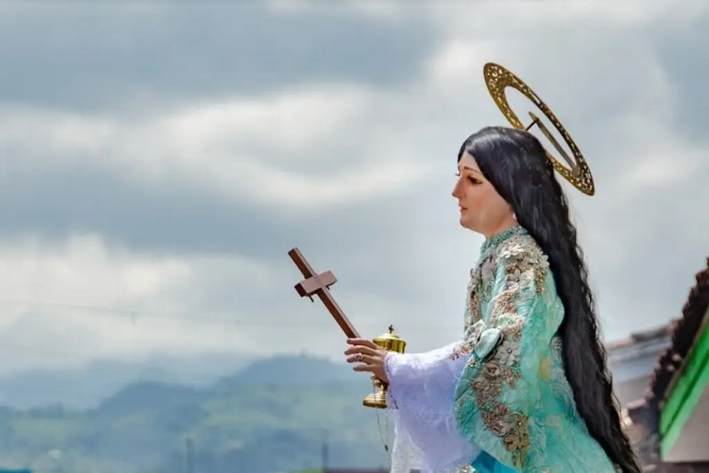 Imagen Santa María Magdalena lucirá 30 vestidos en las fiestas en su honor