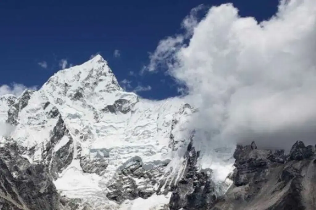 Imagen Confirman muerte de 5 mexicanos y piloto del helicóptero siniestrado cerca del Everest