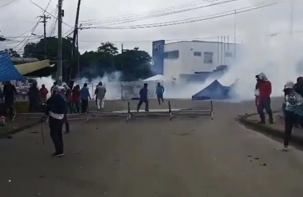 Imagen Deja dos detenidos y al menos 13 heridos protesta antiminera en Ecuador