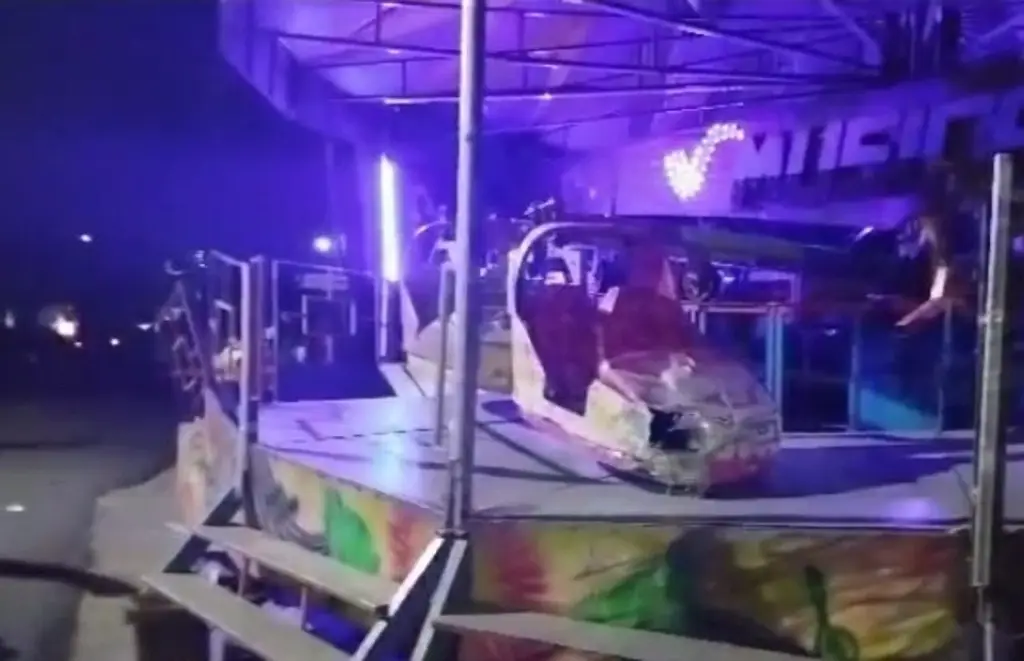 Imagen Se desploma juego mecánico en zona centro de Veracruz; hay 5 lesionados