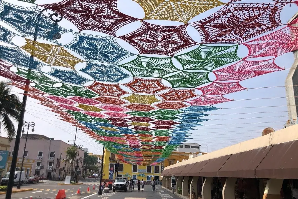 Imagen Colocarán tapete de colores bordado en Veracruz