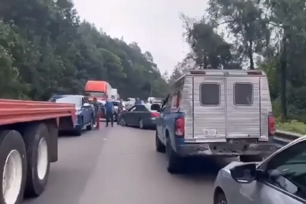 Imagen Denuncian presunto asalto masivo en autopista de Veracruz (+Video)