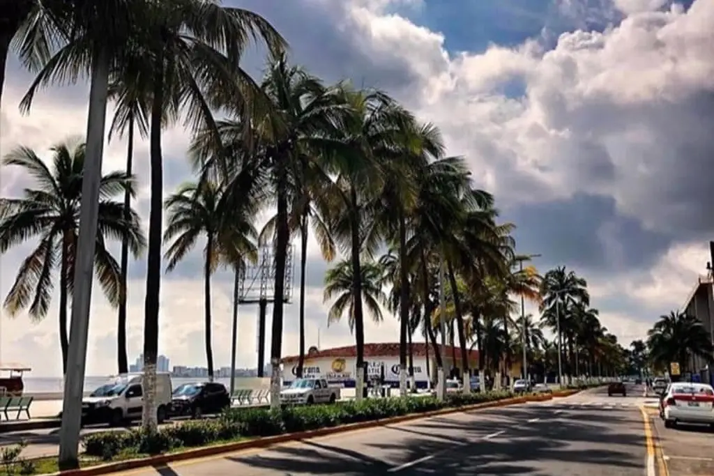 Imagen Jefe se va de vacaciones con empleados y sus familiares a Veracruz  