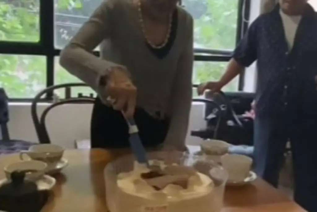 Imagen Afirma que cortar pastel con un círculo es de “pobres” (+Video)