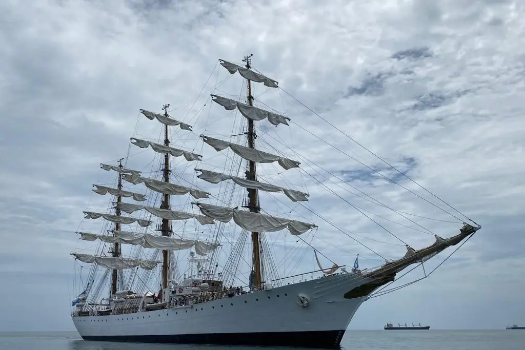 Imagen Checa cuándo y a qué hora podrás visitar el velero Ara Libertad de Argentina en Veracruz 