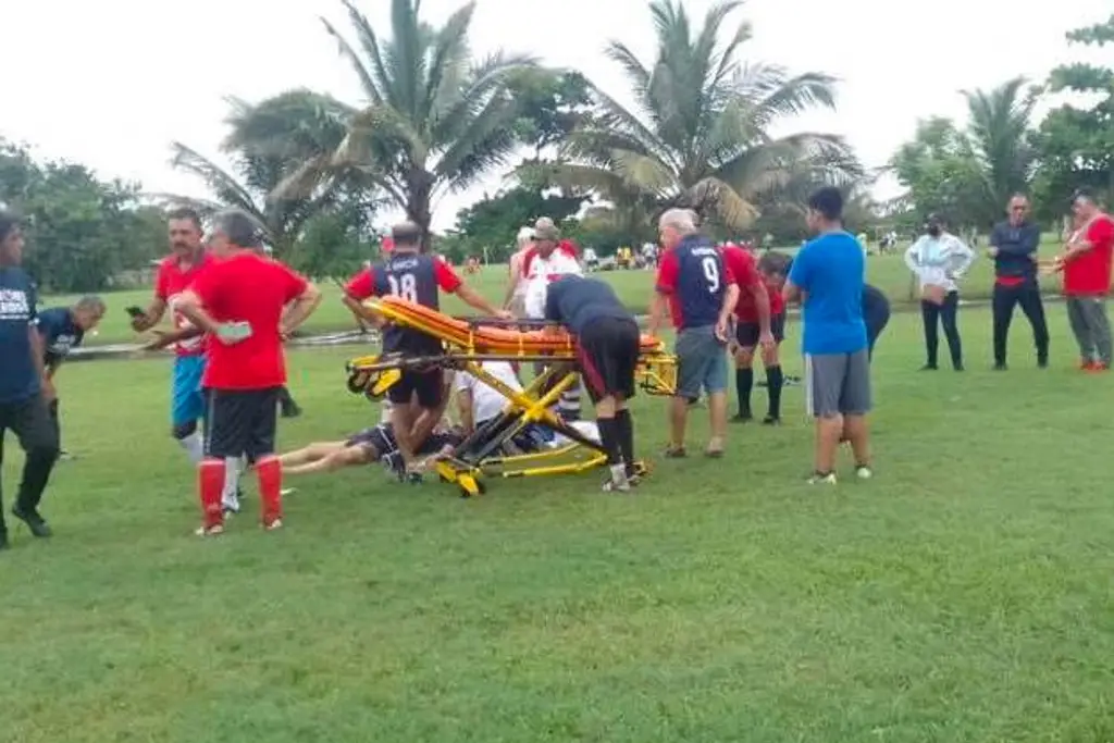 Imagen Hombre fallece mientras jugaba fútbol en cancha de Medellín