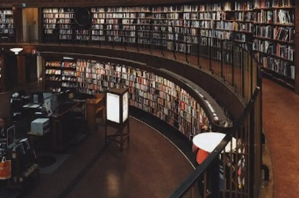 Imagen Muere estudiante por presunto infarto en biblioteca; tenía 19 años de edad 