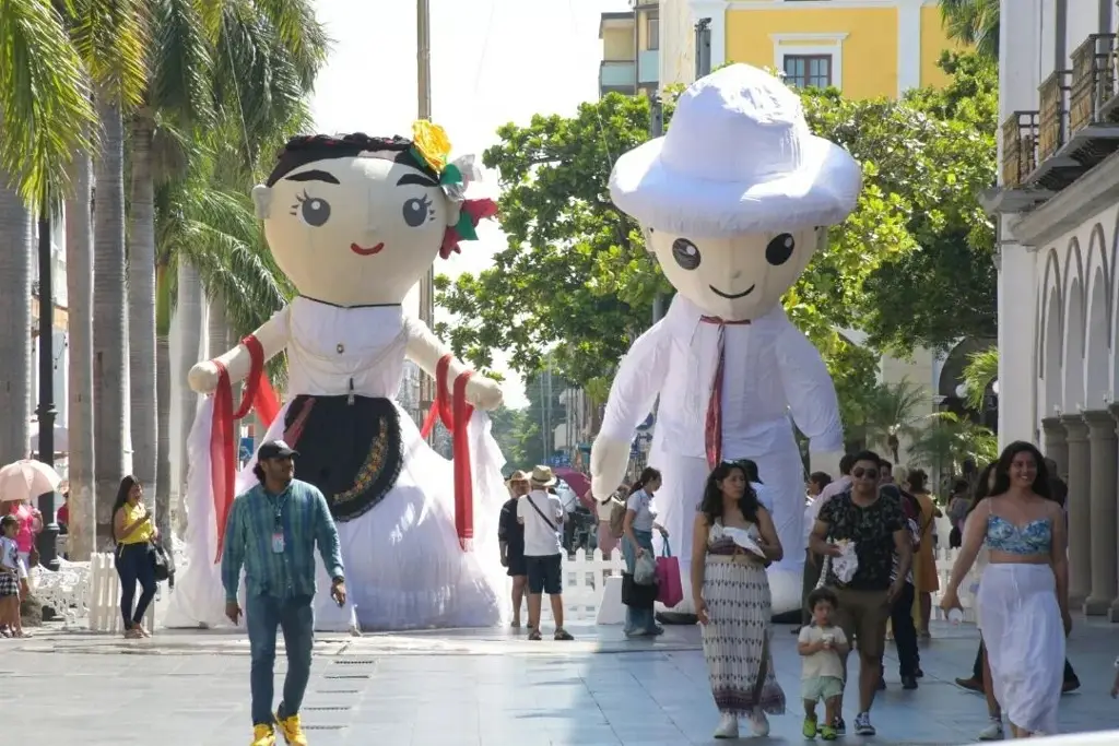 Imagen Regresan Toñita y Agustín al zócalo de Veracruz 