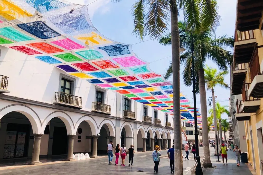 Imagen Ya colocaron el tapete aéreo en el zócalo de Veracruz