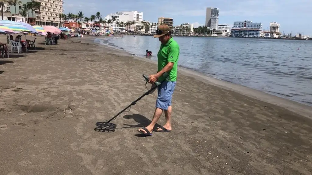 Imagen Buscan tesoro en playa de Veracruz (+ video)
