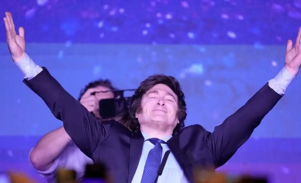 Imagen Victoria de Milei en Argentina, una crítica al sistema pero enfrenta desafíos: analistas