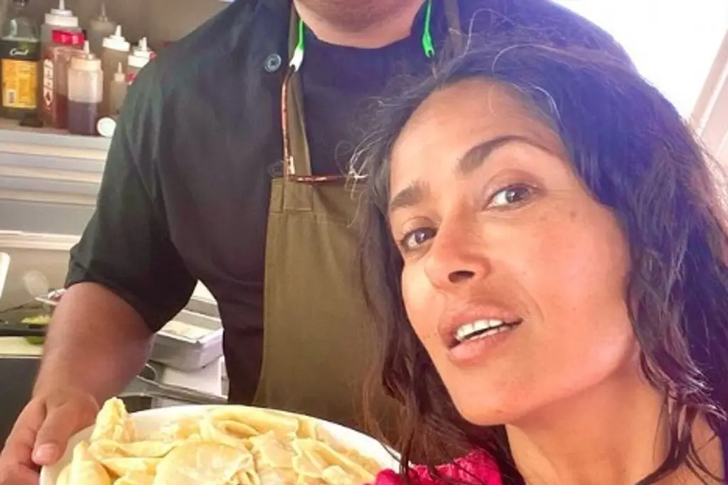 Imagen 'Viva Veracruz': Salma Hayek presume que conoció a chef originario de Minatitlán