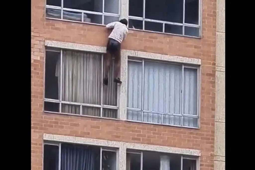 Imagen Mujer salta de edificio por crisis nerviosa durante sismo (+Video)