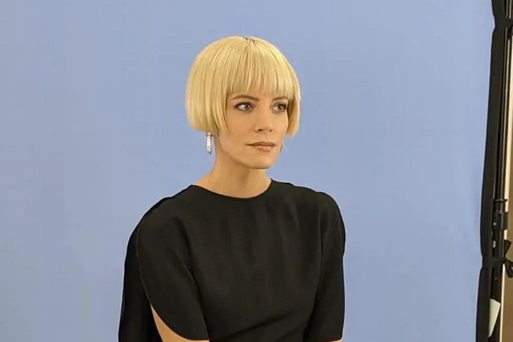 Imagen Lily Allen revela a qué edad fue su primera vez; había policías en todo el hotel, dice