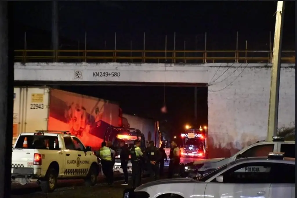 Imagen Terror por cabeza humana colgando de puente en Nogales