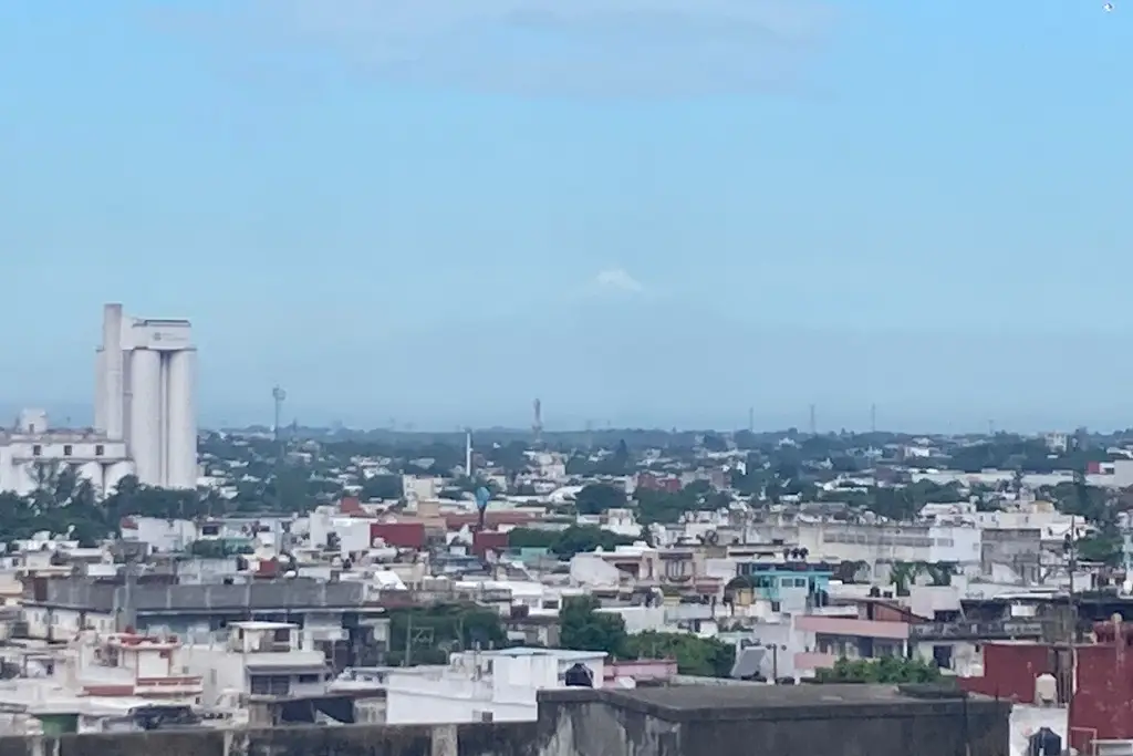 Imagen Desde el puerto de Veracruz se observa el pico de Orizaba (+video)