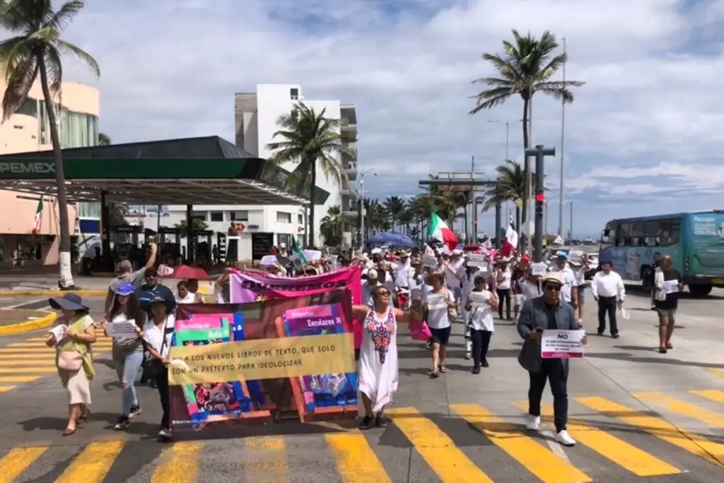 Imagen Marchan en Veracruz-Boca del Río contra los libros de texto gratuitos