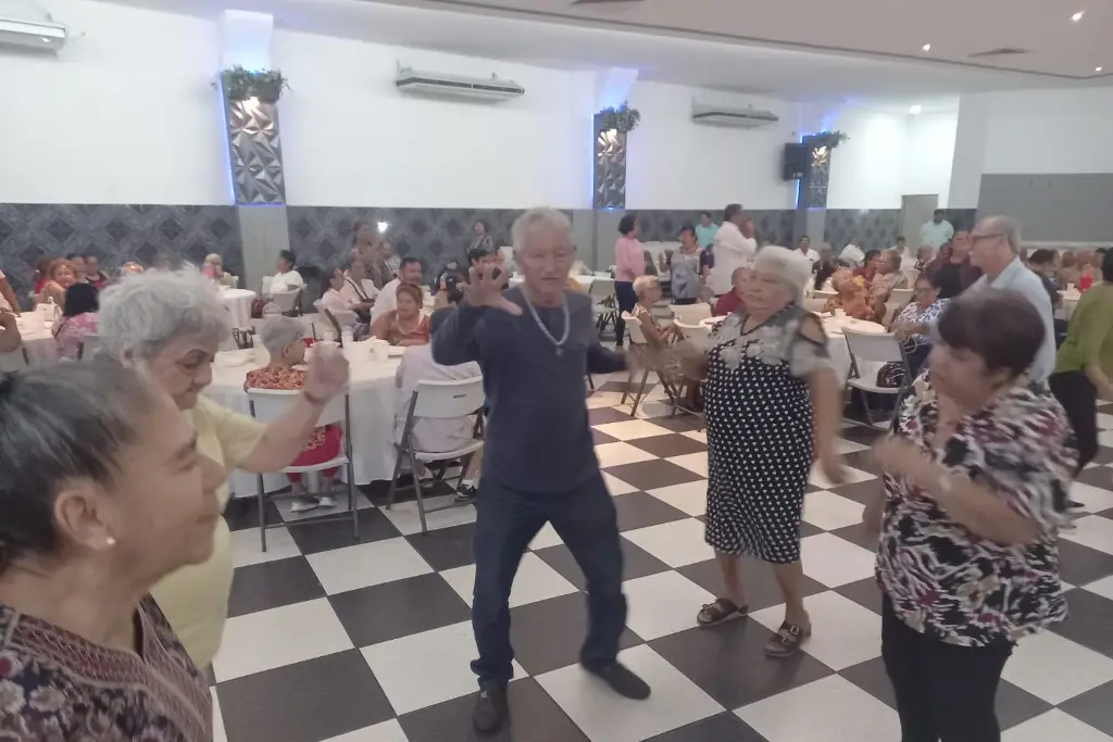 Imagen Celebran a los abuelos de Veracruz 