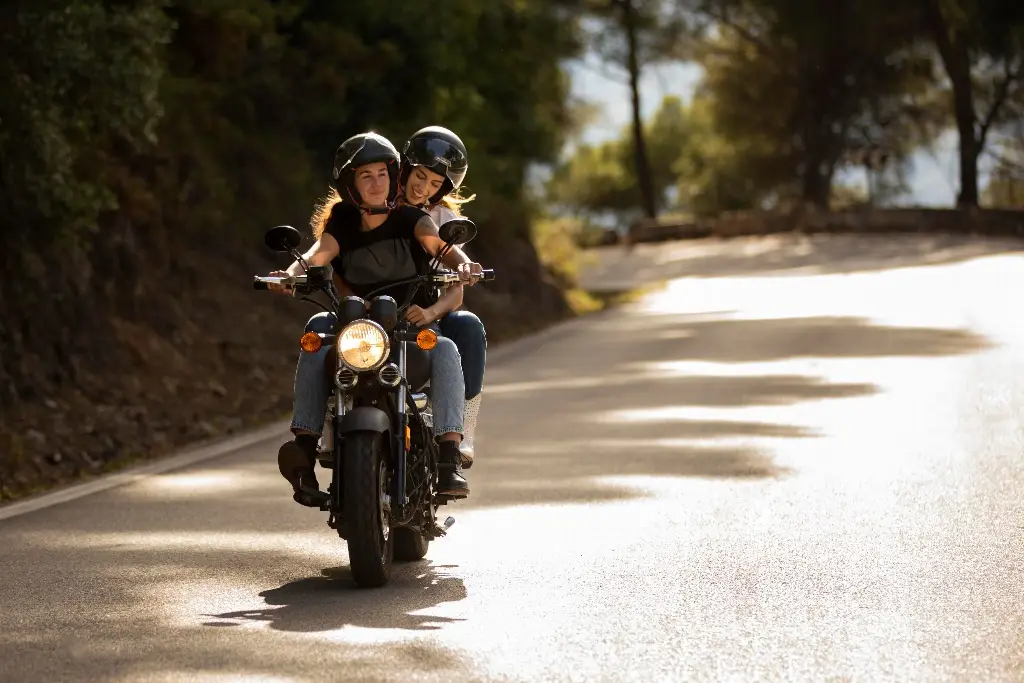 Imagen ¿Cómo mejora tu salud andar en moto?