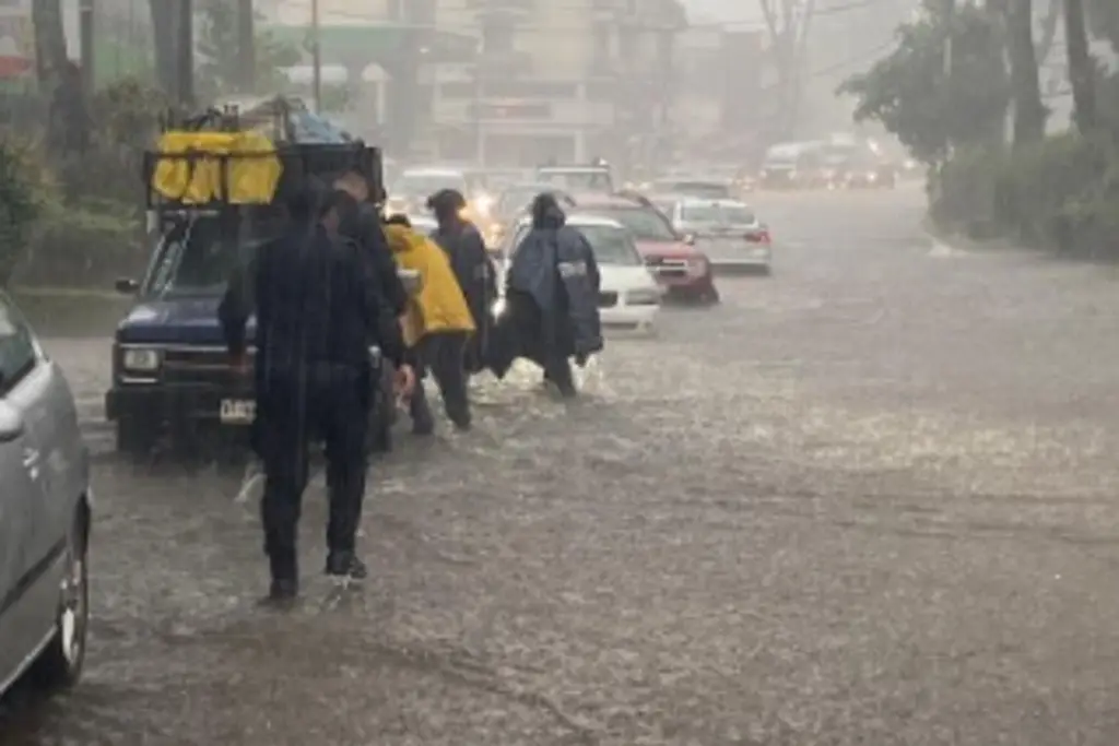 Imagen En 2 horas llovió en Xalapa el equivalente a 6 horas durante huracán 'Grace': SPC