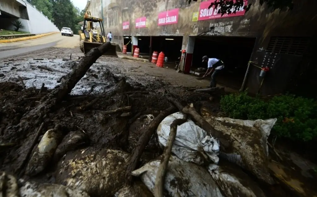 Imagen Cierran estacionamiento de Plaza Ánimas tras lluvias en Xalapa 