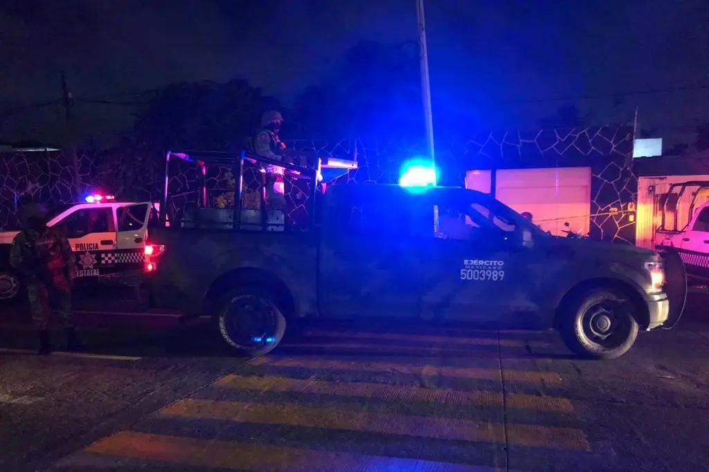 Imagen Cierre vial en avenida Miguel Alemán por fuerte operativo policiaco, en Veracruz