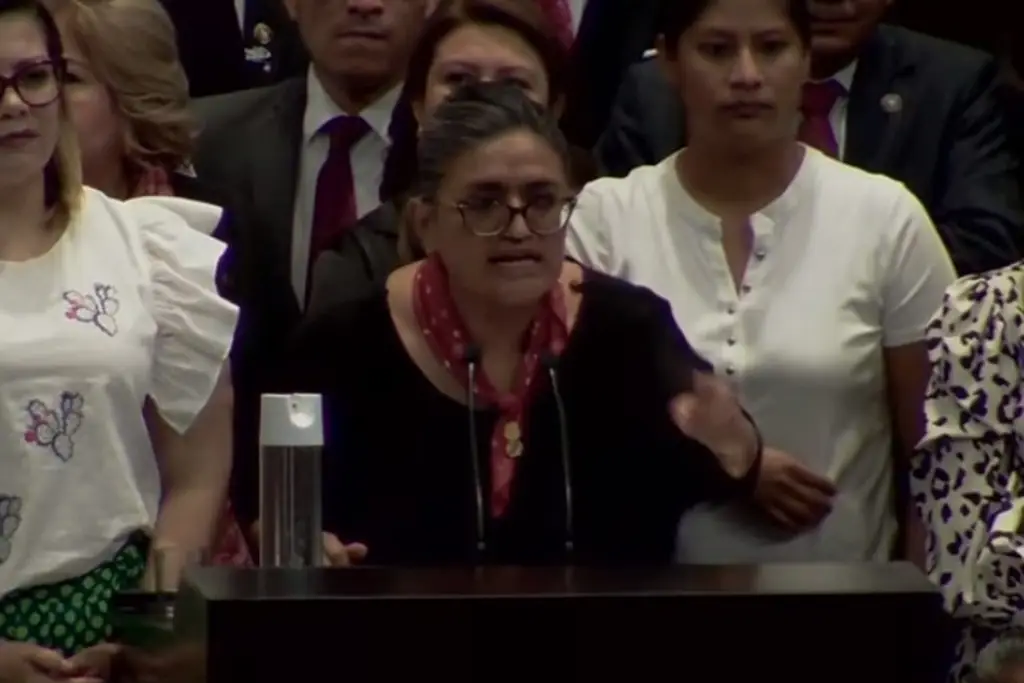 Imagen Diputada de Morena llama a Xóchitl Gálvez 'corrupta que se pone disfraz de indigena' 