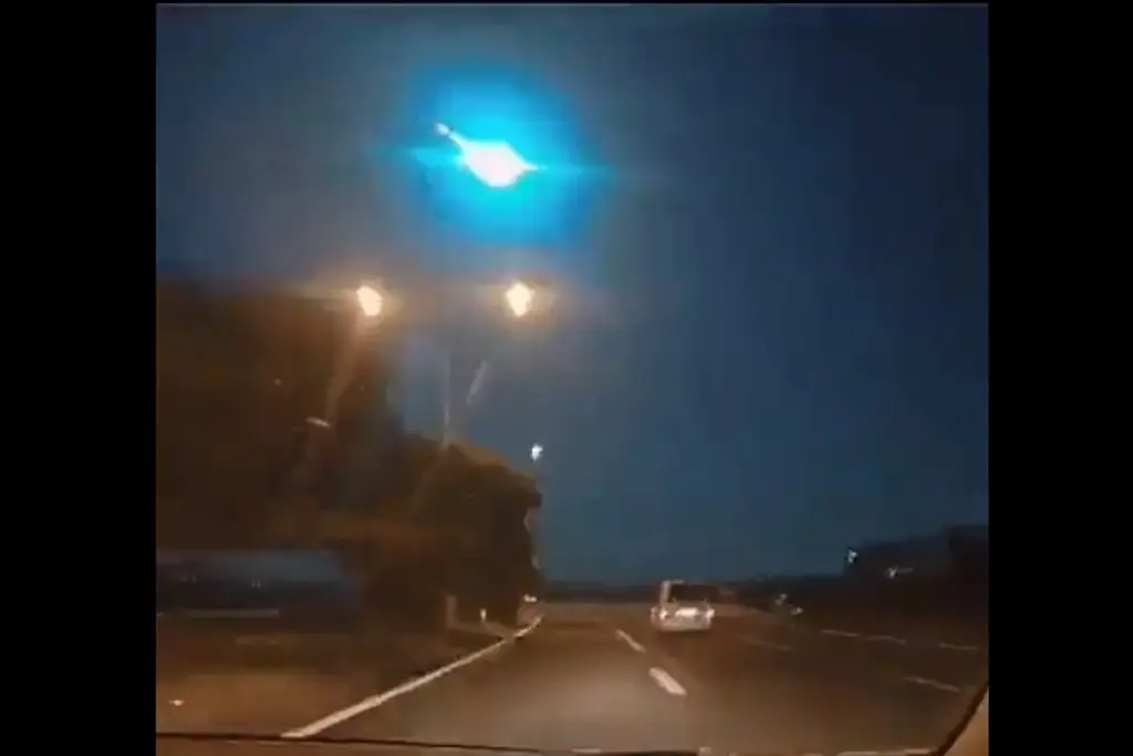 Captan Caída De Presunto Meteorito Iluminó El Cielo Nocturno Video Xeu Noticias Veracruz 7926